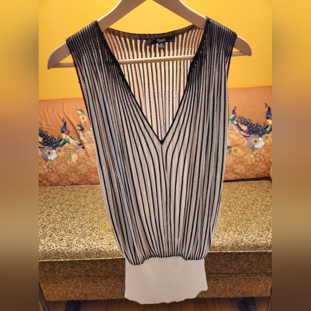 Black and White Sleeveless Knit Top Size XS